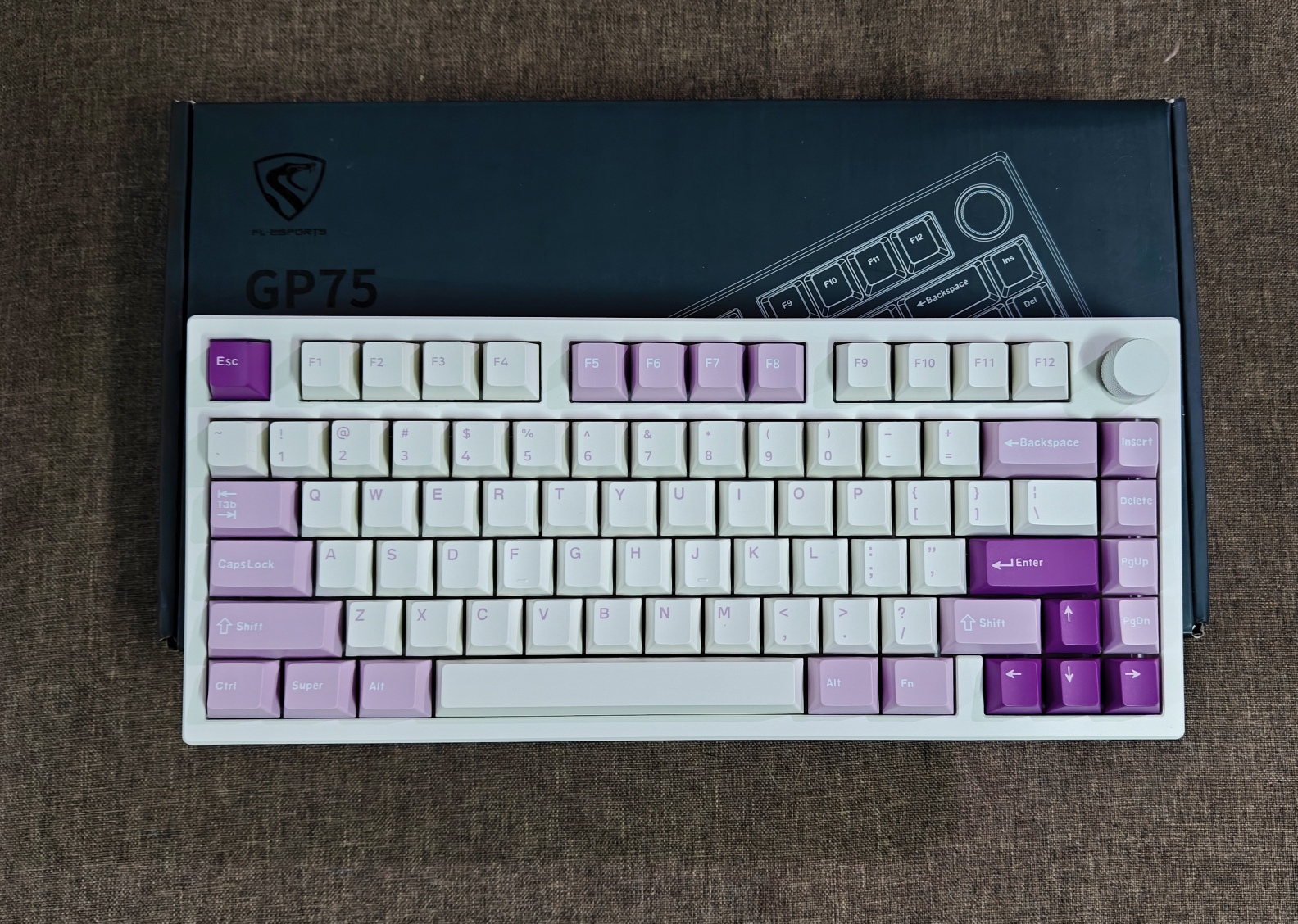 Bàn Phím Cơ FL Esports GP75 Taro Purple (Like New Fullbox) - Kailh Box Red | MKShop 2 Góc chụp từ trên xuống bàn phím FL Esports GP75 keycap trắng tím đặt trước hộp.