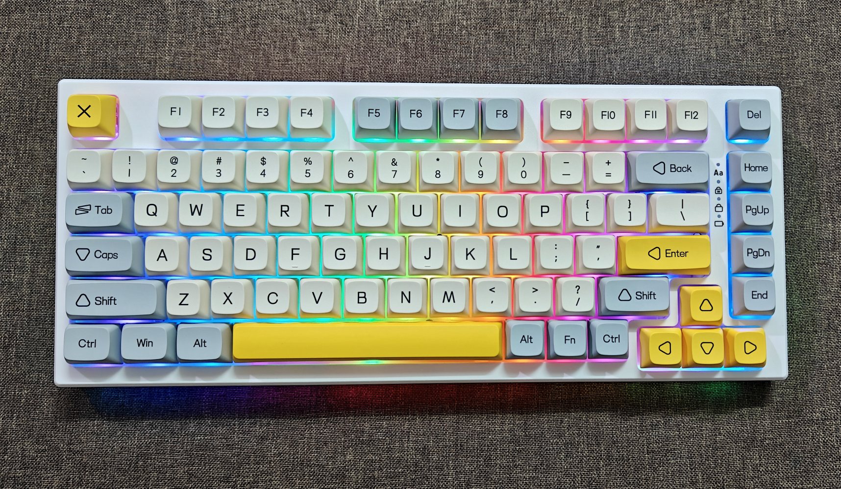 Bàn Phím Cơ Keycool YZ75 (New Fullbox) - 3 Mode, Hotswap Mạch Xuôi, LED Viền | MKShop 2 Góc chụp từ trên xuống của bàn phím cơ Keycool YZ75 với LED RGB sáng dưới keycap.