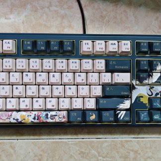 Bàn phím Varmilo VA108M kỷ niệm 2018 fullsize nhìn từ trên, keycap kem in chữ Hán, họa tiết chim hạc và viền vàng