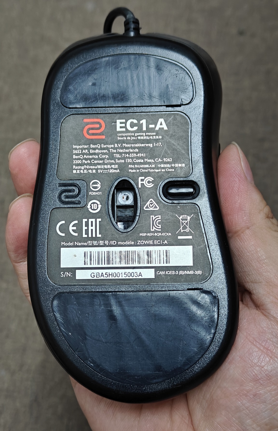 Chuột Gaming Zowie EC1-A (Cũ 90%) - Huyền Thoại m FPS | MKShop 6 Mặt đáy chuột Zowie EC1-A với tem thông tin, cảm biến và chân đế